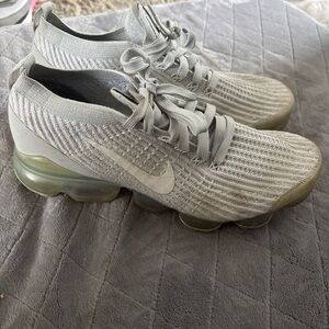 Women’s Nike Light white Flyknit Sneakers size 8.5